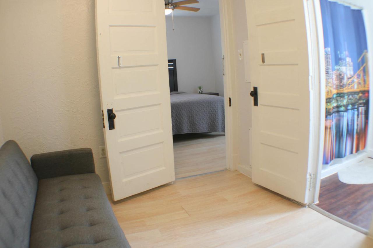 3 Bedroom Southside Pad - Sleeps 8 - Amazing Location Pittsburgh Kültér fotó